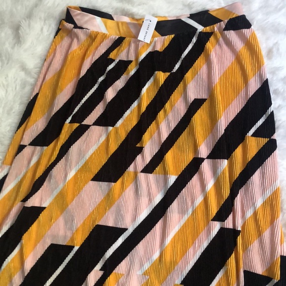 Lane Bryant NWT Geo Textured High Low Skirt - Picture 5 of 8